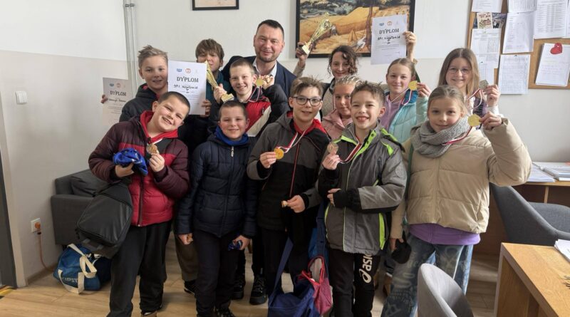 SP 1 NA ZŁOTEJ FALI W NIEPOŁOMICACH